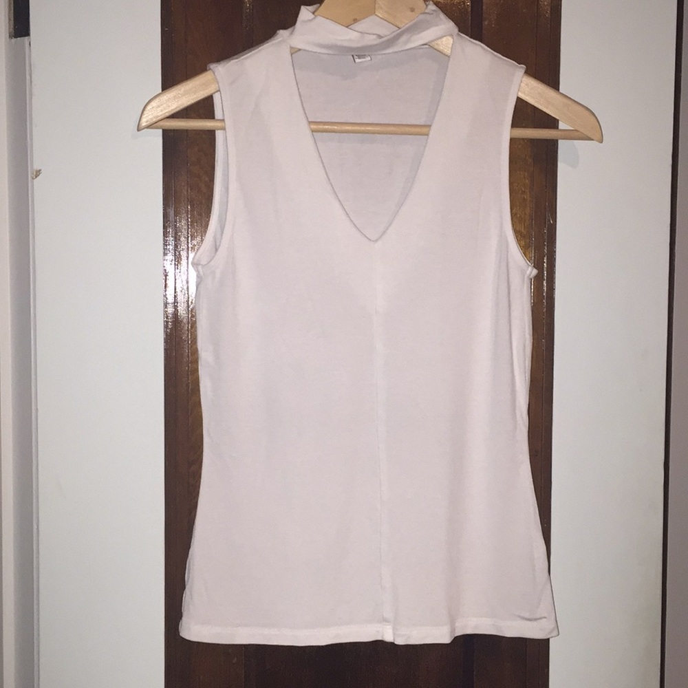 Choker Neck sleeveless viscose blouse